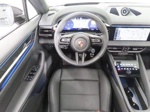 Certified 2025 Porsche Macan 4S Electric AWD/4WD image 16