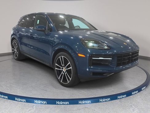 Used 2024 Porsche Cayenne AWD/4WD image 4