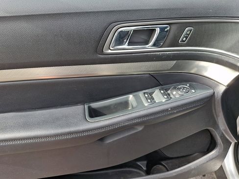 Used 2019 Ford Explorer XLT AWD/4WD image 14