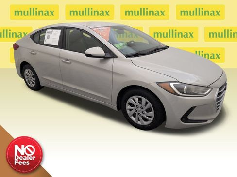 Used 2017 Hyundai Elantra SE FWD image 1