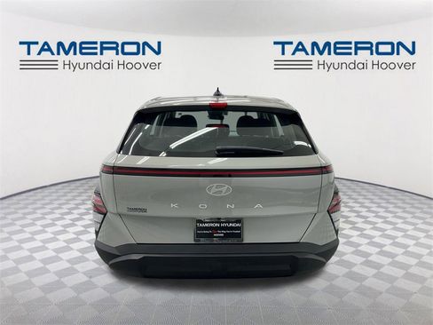 Used 2024 Hyundai Kona SE image 4