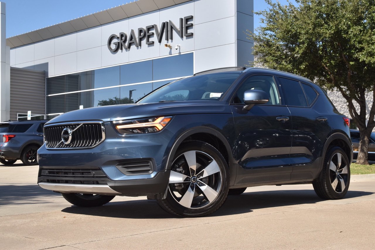 Used 2022 Volvo XC40 T5 Momentum AWD/4WD image 2