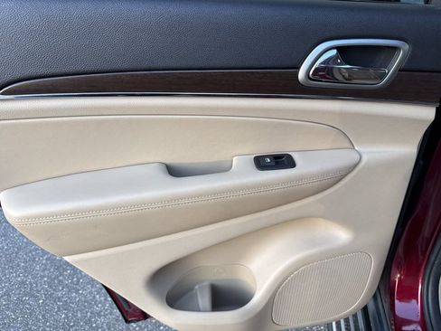 Used 2018 Jeep Grand Cherokee Limited image 12