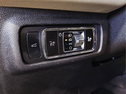 Used 2025 Lincoln Corsair Reserve AWD/4WD image 19