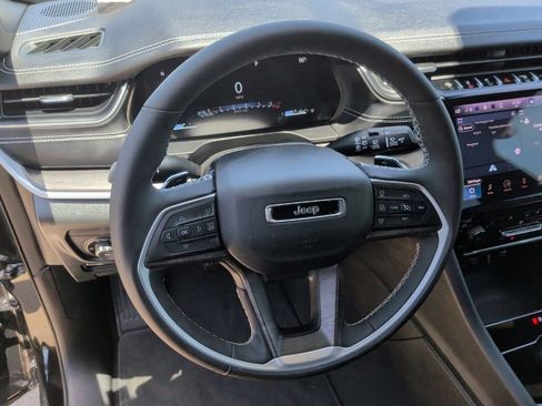 Used 2025 Jeep Grand Cherokee L Limited w/ Luxury Tech Group II RWD image 17