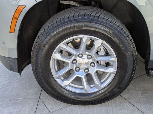 Used 2025 Chevrolet Tahoe LT AWD/4WD image 13