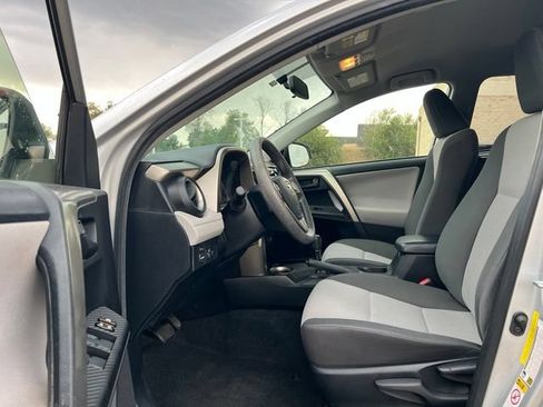 Used 2015 Toyota RAV4 LE FWD image 25
