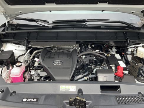 Used 2024 Toyota Highlander XLE FWD image 23