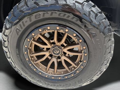 Used 2025 Ford Bronco Badlands AWD/4WD image 32