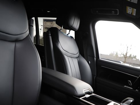 New 2026 Land Rover Range Rover Long Wheelbase SE image 14