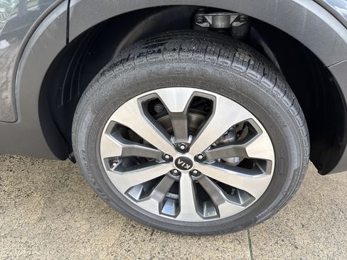 Used 2021 Kia Telluride S AWD/4WD image 19