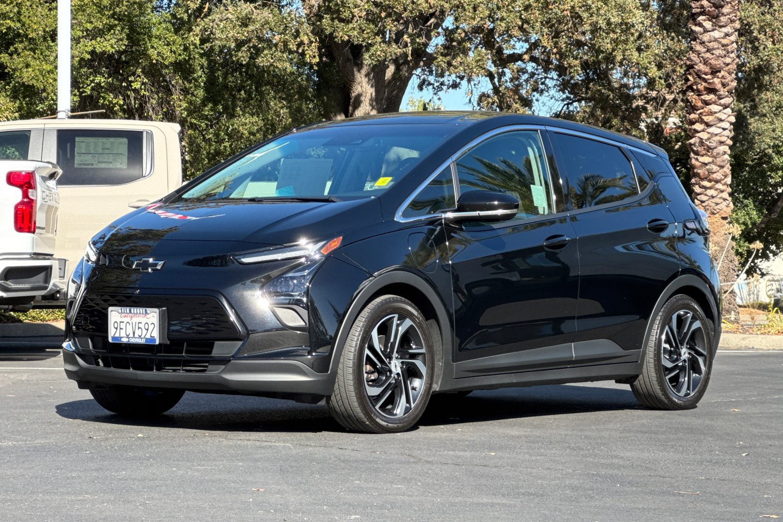 Used 2023 Chevrolet Bolt LT w/ Infotainment Package FWD image 7