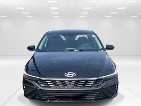 New 2026 Hyundai Elantra SE image 2