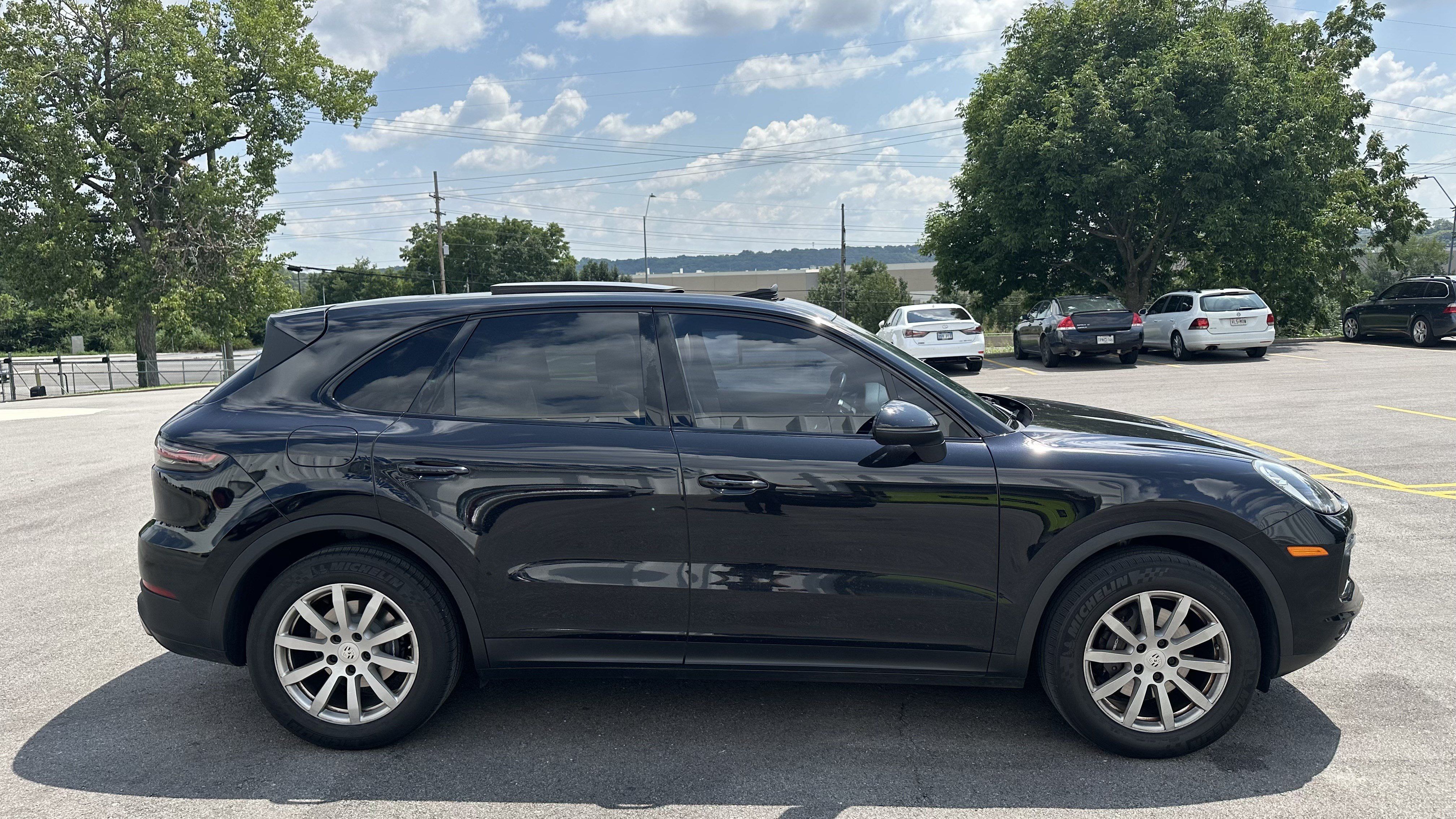 Used 2020 Porsche Cayenne AWD/4WD image 11