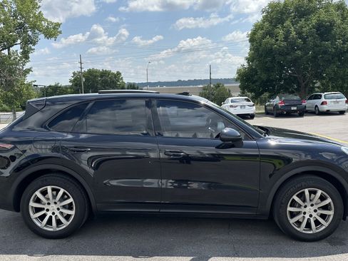 Used 2020 Porsche Cayenne AWD/4WD image 11