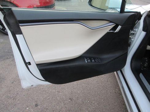 Used 2020 Tesla Model S Long Range Plus image 5