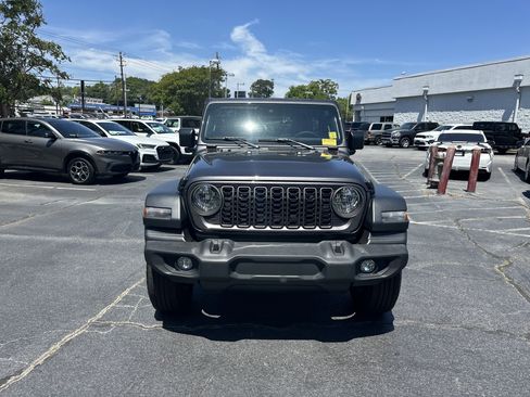 Used 2024 Jeep Wrangler Unlimited Sport AWD/4WD image 4