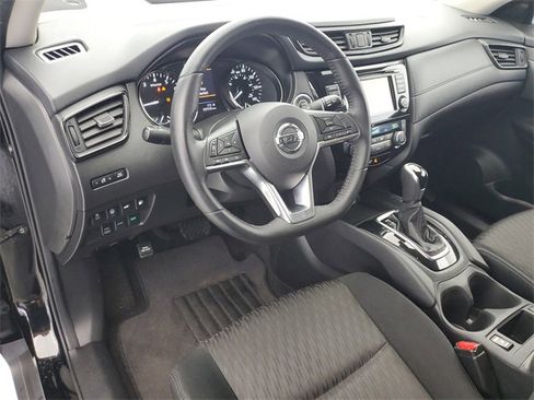 Used 2019 Nissan Rogue SV image 20