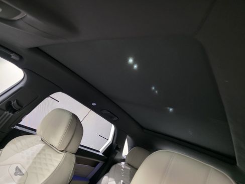 Used 2024 Bentley Bentayga Extended Wheelbase image 9