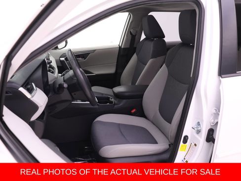 Used 2020 Toyota RAV4 XLE w/ Convenience Package image 4