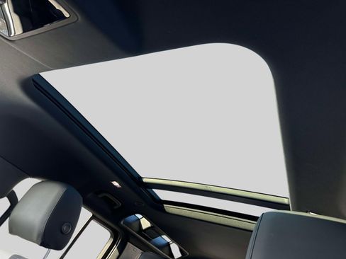 Used 2025 Land Rover Defender 110 S image 20