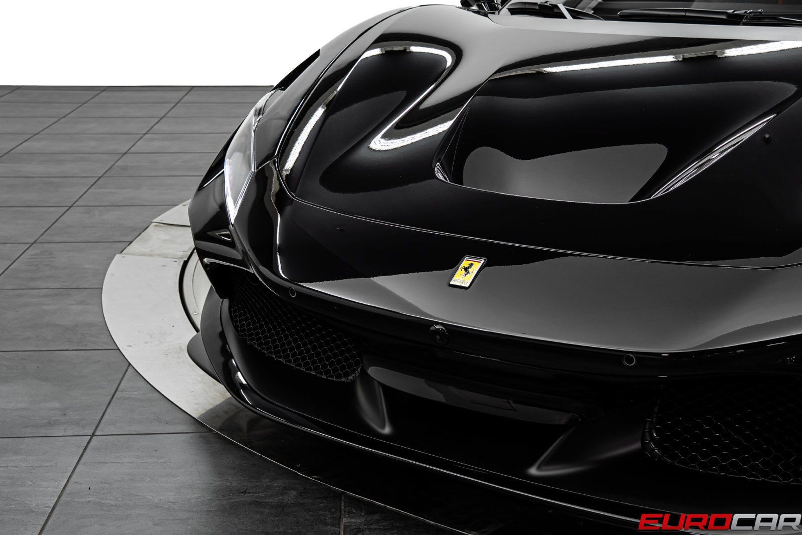 Used 2021 Ferrari F8 Tributo RWD image 12