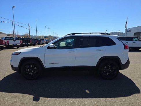 Used 2018 Jeep Cherokee Latitude w/ Altitude Package image 2