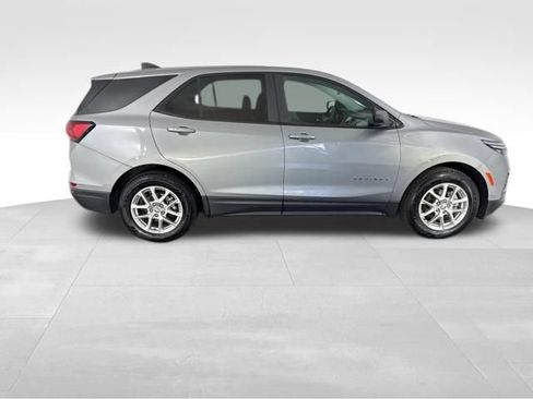 Used 2023 Chevrolet Equinox LS w/ LS Convenience Package FWD image 5