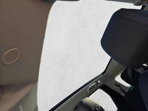 Used 2025 Land Rover Discovery Sport S image 28