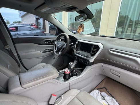 Used 2017 GMC Acadia SLT FWD image 9