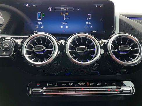 Used 2025 Mercedes-Benz GLA 250 4MATIC image 25