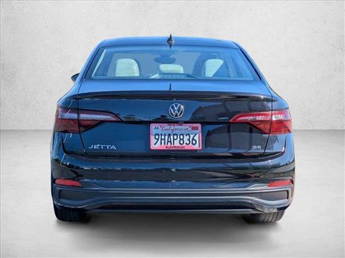 Certified 2023 Volkswagen Jetta SE w/ Panoramic Sunroof Package FWD image 7