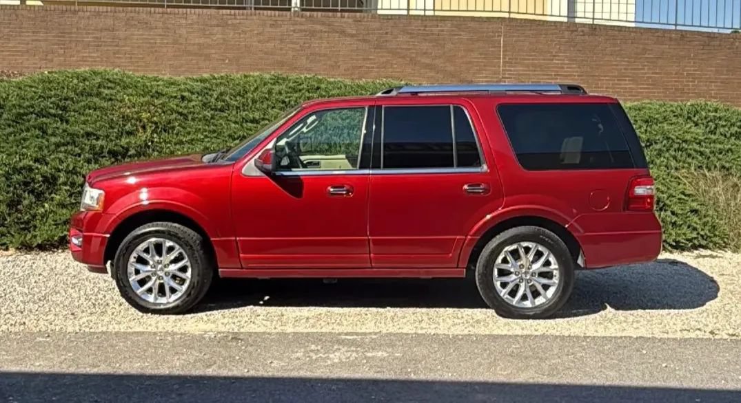 Used 2015 Ford Expedition Limited w/ Equipment Group 301A RWD image 3