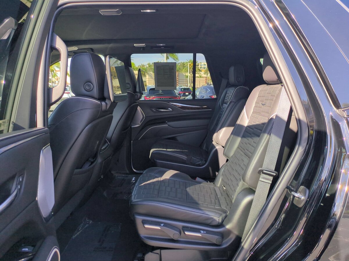 Used 2022 Cadillac Escalade Sport Platinum w/ Heavy-Duty Trailer Package AWD/4WD image 27