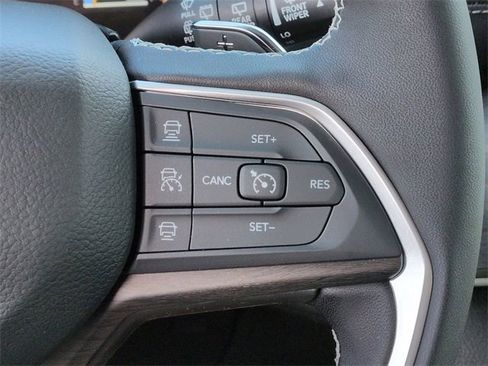 New 2025 Jeep Grand Cherokee Limited w/ Black Appearance Package image 27