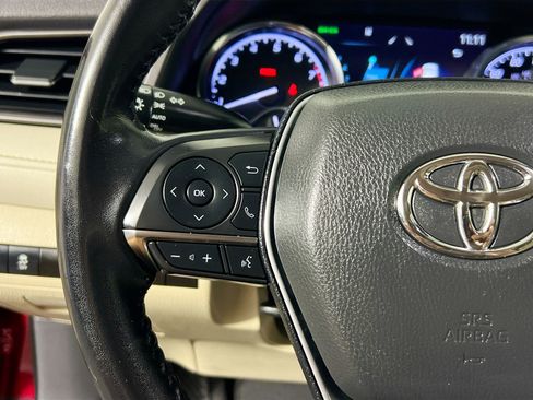 Used 2019 Toyota Camry XLE image 16