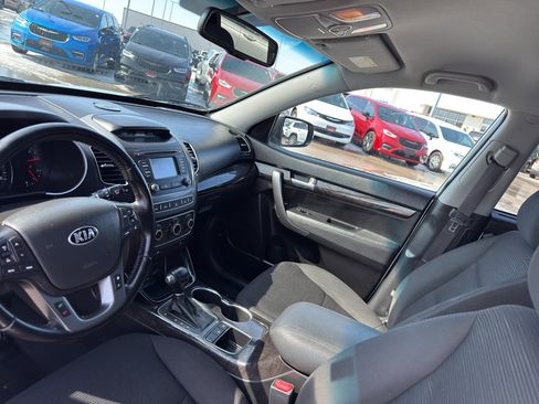 Used 2014 Kia Sorento LX image 23