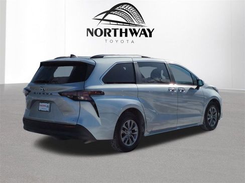 Certified 2024 Toyota Sienna XLE w/ XLE Plus Package image 4