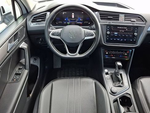 Used 2024 Volkswagen Tiguan SE AWD/4WD image 11