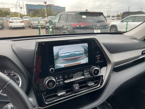 Used 2025 Toyota Highlander LE image 25