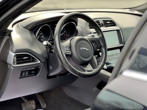 Used 2020 Jaguar F-PACE Premium image 11
