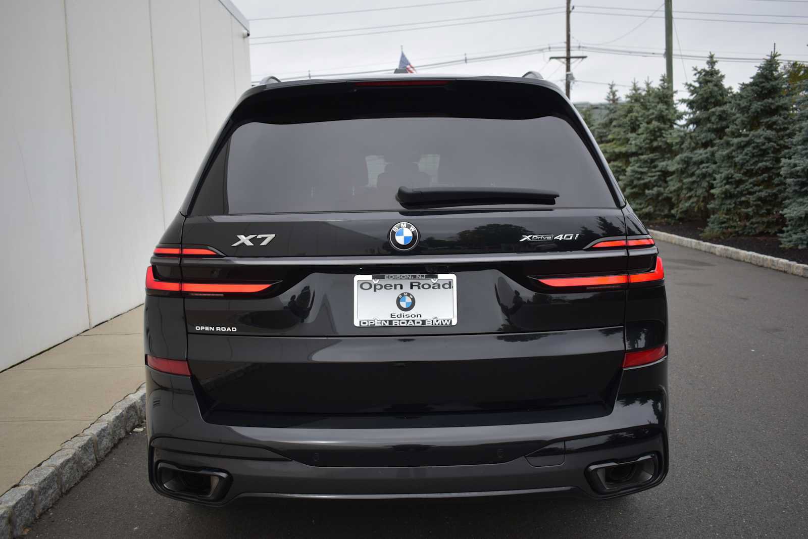 Used 2024 BMW X7 xDrive40i w/ M Sport Package AWD/4WD image 6