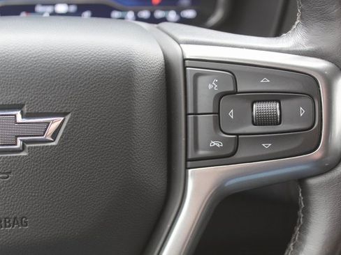 Used 2022 Chevrolet Suburban Z71 image 24