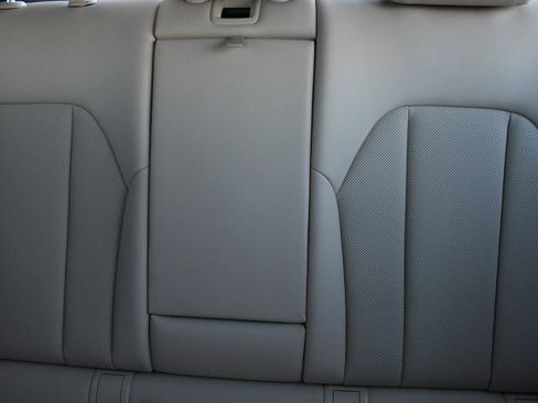 Used 2023 BMW 330e image 11