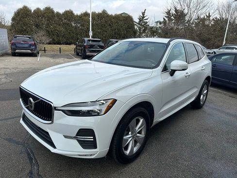 Used 2022 Volvo XC60 B5 Momentum FWD image 3