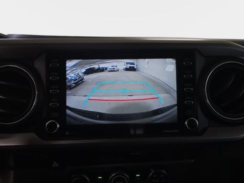 Used 2020 Toyota Tacoma SR5 RWD image 24