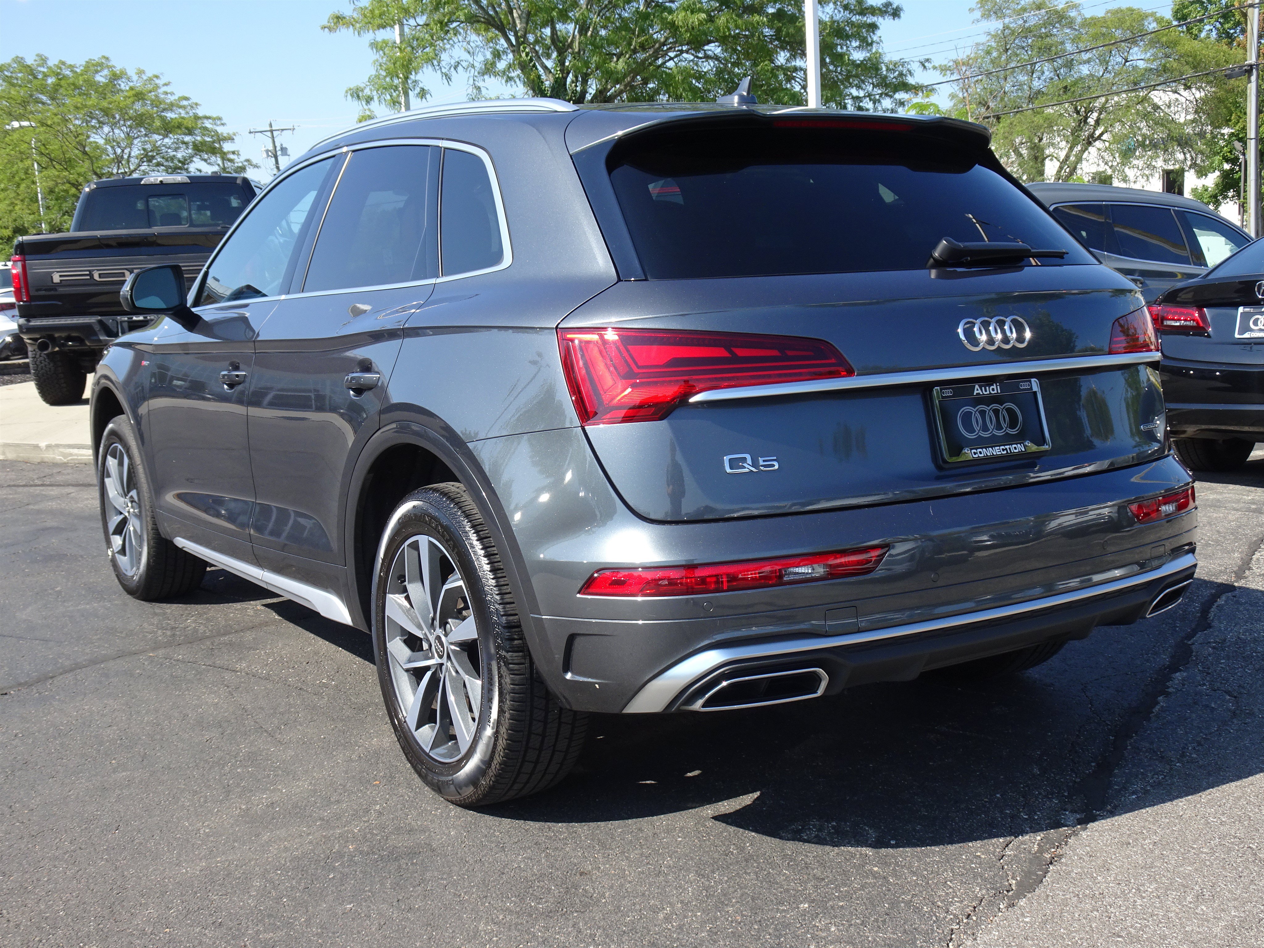Certified 2023 Audi Q5 2.0T Premium w/ Convenience Package AWD/4WD image 3
