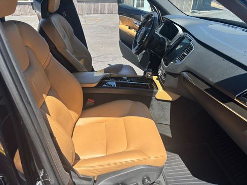 Used 2018 Volvo XC90 T6 Momentum w/ Convenience Package AWD/4WD image 11
