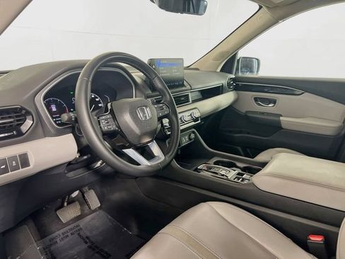 Certified 2025 Honda Pilot EX-L image 11