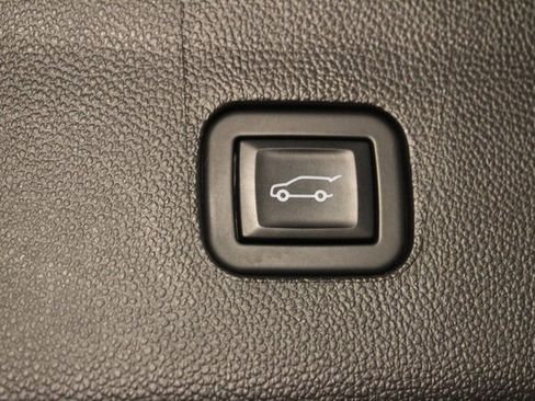 Used 2021 Buick Enclave Essence w/ Sun And Navigation Package image 16